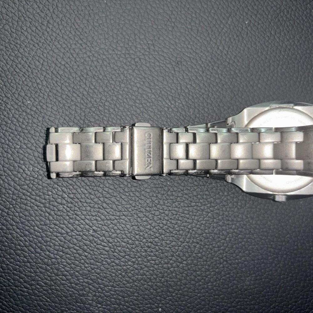Vintage Citizen Eco Drive Thin Titanium Case Big Wrist 9 Inch Bracelet - Picture 4 of 9